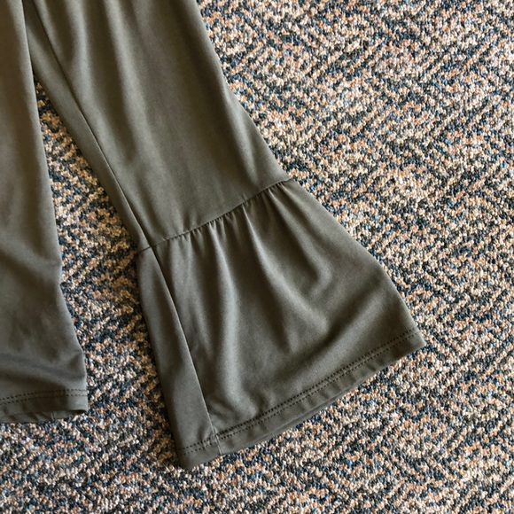 Olive colored long sleeve - Picture 4 of 4